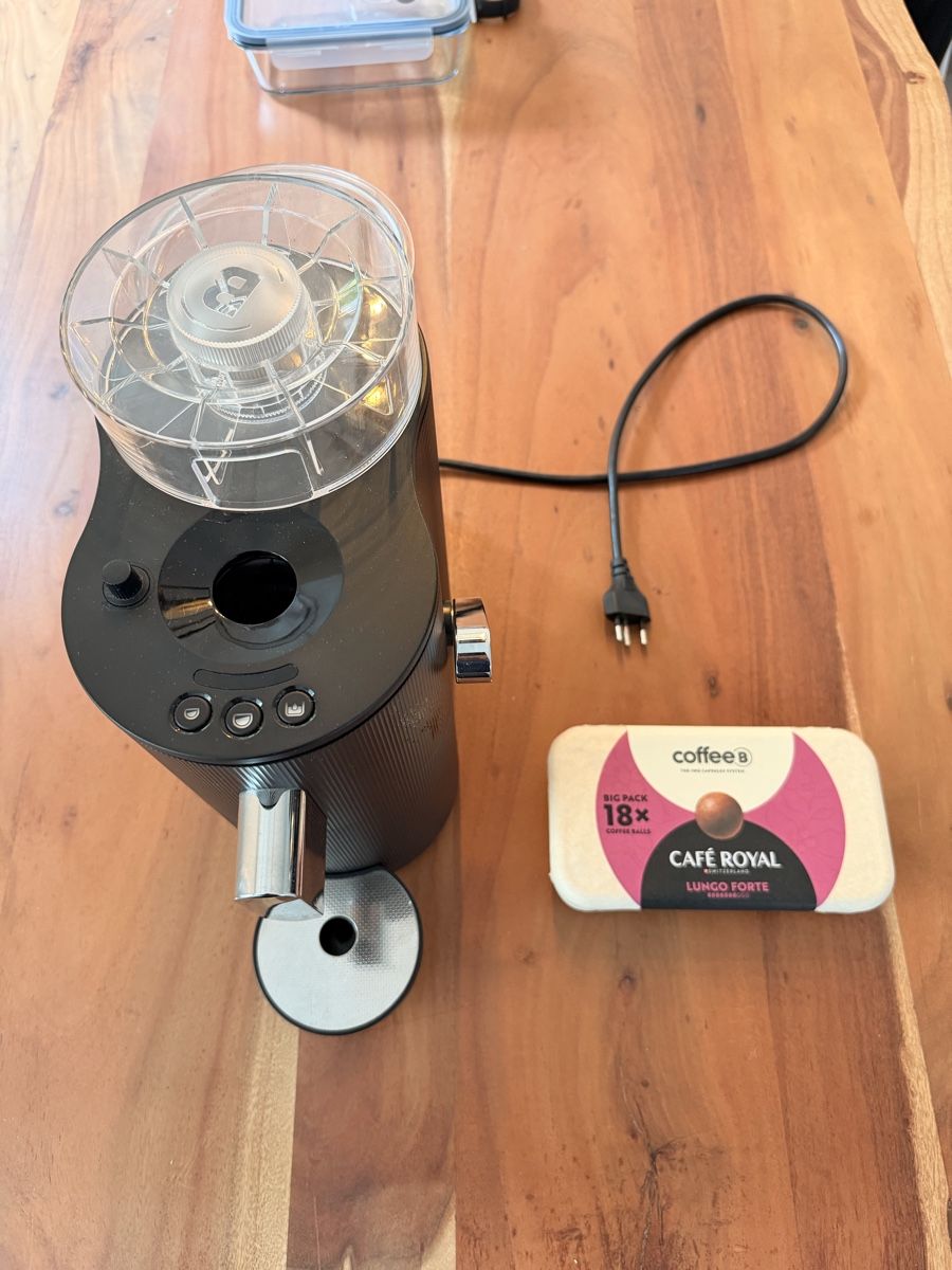 Coffee B Macchine per caffè & Macchine per espresso: CoffeeB Globe Coffee Machine with Cafe Royal Pods – Nuovo (secondo la descrizione) da Zürich venduto da LeanderP 1