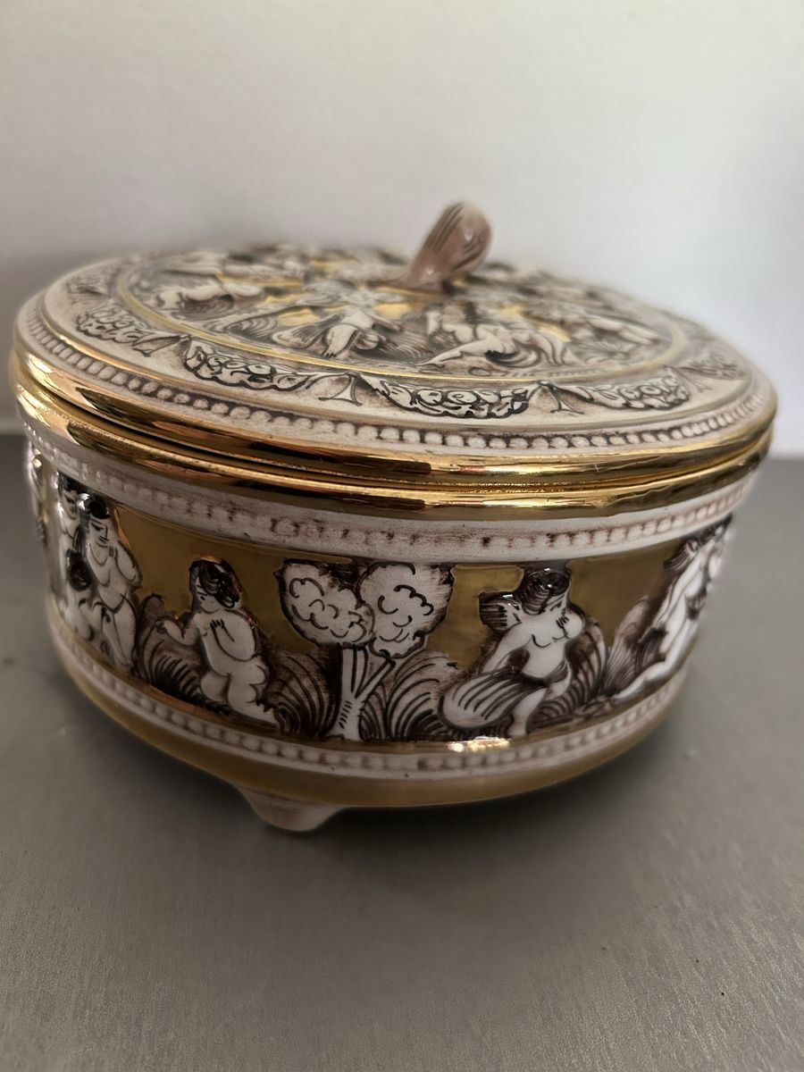Coupes: Traumhafte Capodimonte Porzellan Dose – Neuf (Voir description) à Hofstetten SO par Treasurefinds