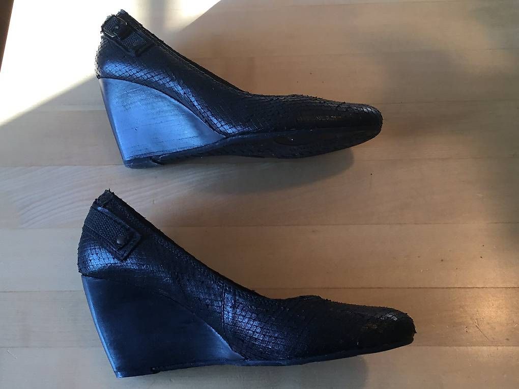 Damenschuhe: Schwarze Pumps Grösse 40 mit Keilabsatz – Gebraucht aus Basel von petrovna4 1