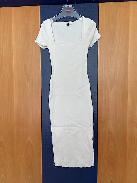 Kleider: Geripptes Schlauch-Kleid cremefarbig Gr. S – Gebraucht aus St.Gallen von NOVEMBER01