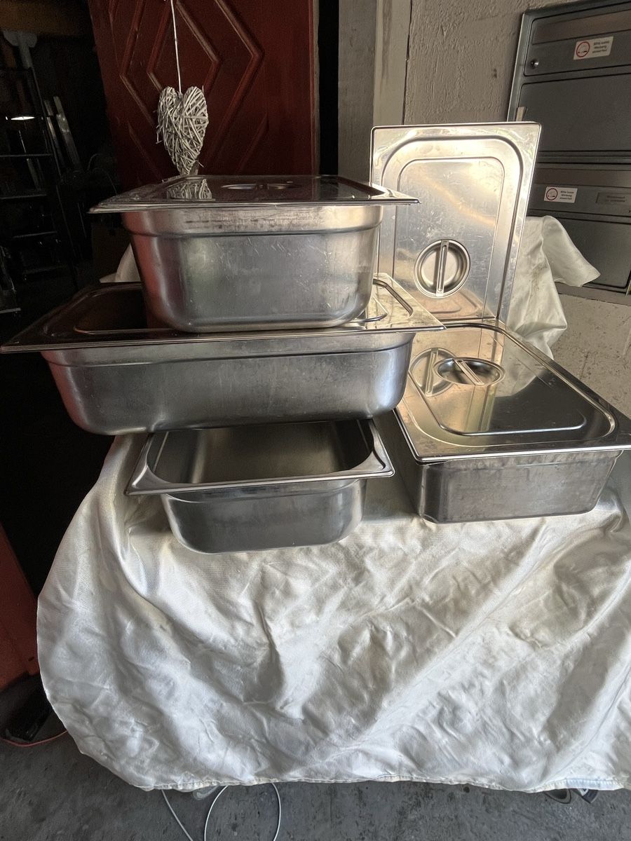 Cuisines complètes: 4 Stk GN 1/1 Behälter Set mit Deckel – D'occasion à Flaach par Auto6011 1
