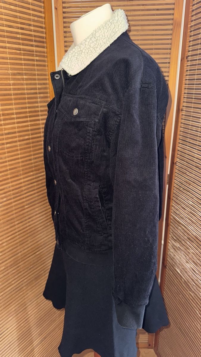 Yes Or No Giacche: Übergangsjacke Yes or No, M – Usato da Gümligen venduto da morticiaaddams 2