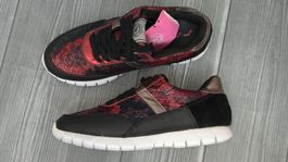 You Young Coveri Sneaker - 37 - Holographic Black / Red