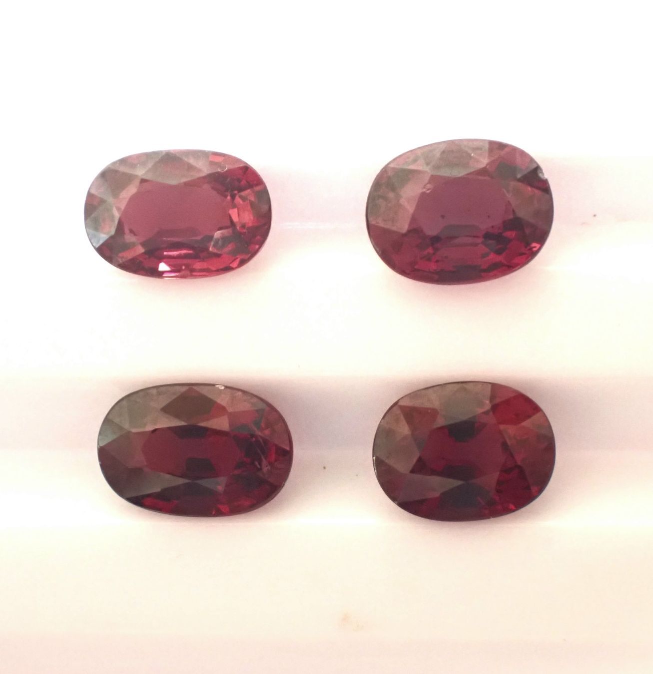 Pietre preziose: 4 Rhodolith Granate | 7.62 ct Total | Unbehandelt – Nuovo e nell'imballaggio originale da Zürich venduto da GOS08 2