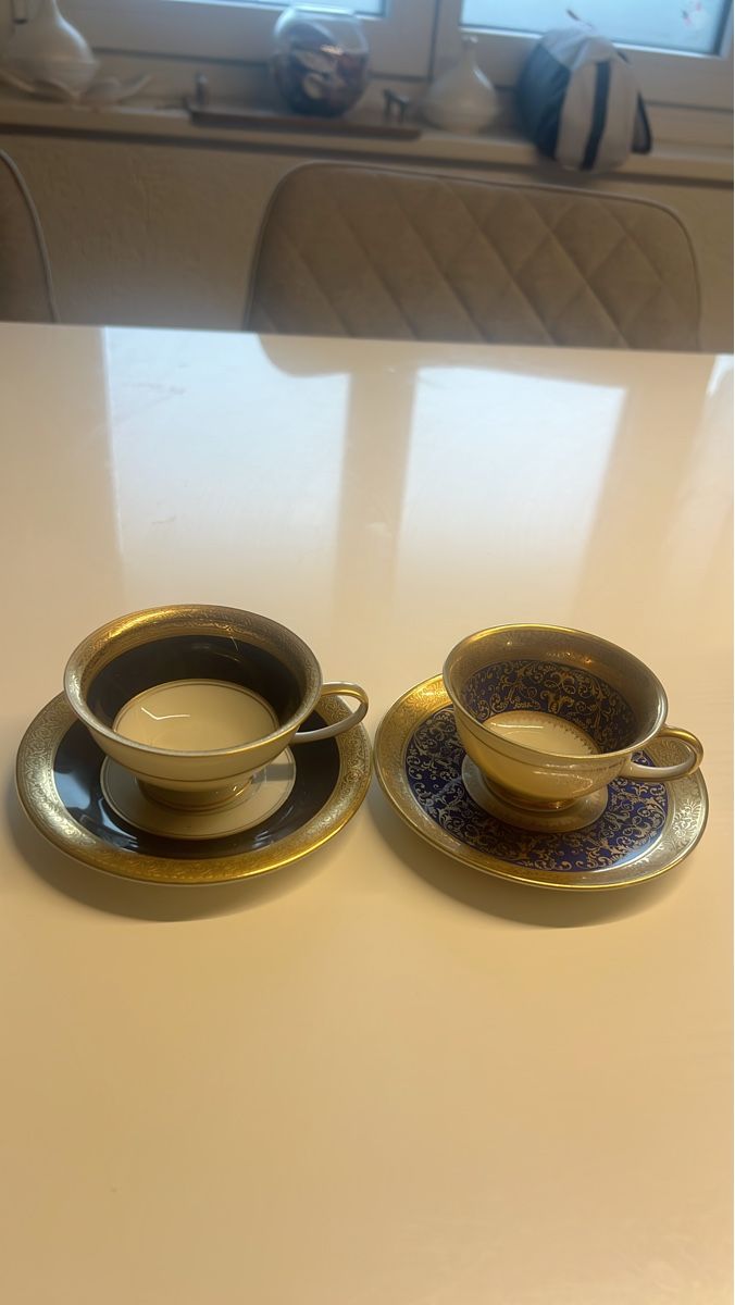 2 tasses à café anciennes, faïence de Sarreguemines