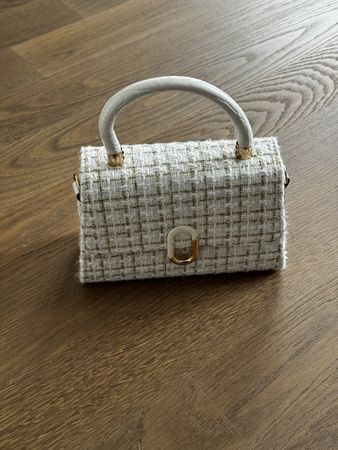 Elegante Bouclé-Handtasche – Cremeweiss/Gold