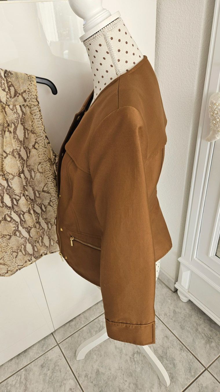H&M Giacche: Blazer Jacke Gr. 40 mit Bluse Schlangenprint Cognac Braun – Usato da Gossau ZH venduto da fashiontwo 1