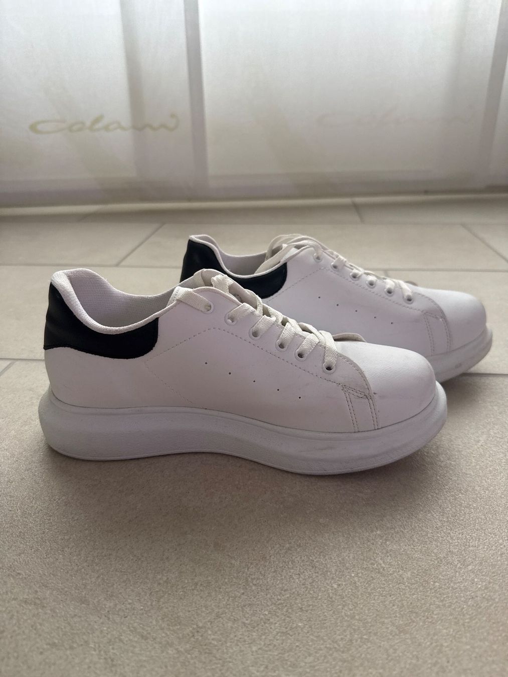 Scarpe da donna: Sneaker low - white/black – Usato da Meinisberg venduto da kara-mag