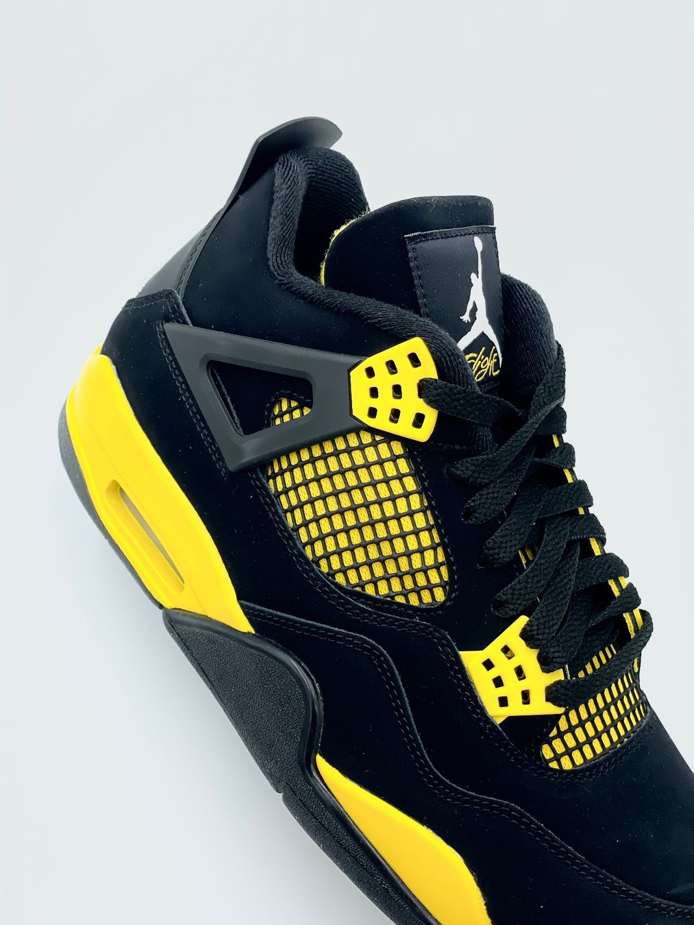 Jordan Damenschuhe: Nike Air Jordan 4 Retro Thunder EU 40 – Neu und originalverpackt aus Erlinsbach von sasneakers 2