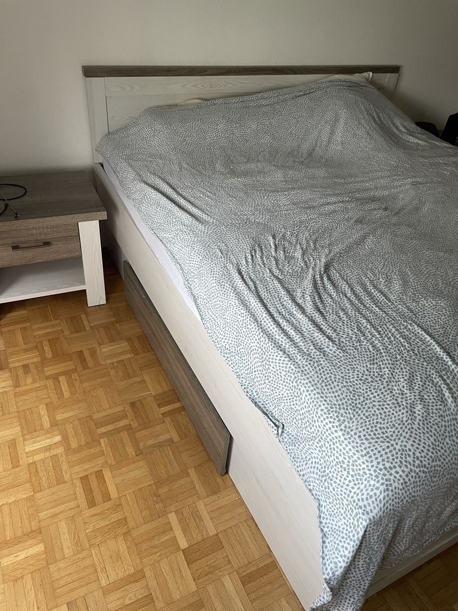 Lits: Free - King size bed + bedside tables and 2 single mattresse – D'occasion à Zollikerberg par liliansperandio 3