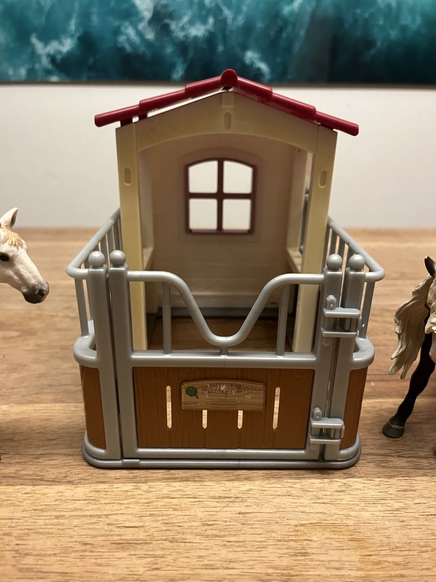 Schleich Giocattoli: Schleichpferde mit Stall – Usato da Weesen venduto da D0101D 2