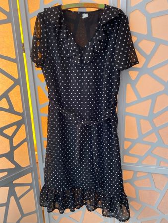 Hübsches Kleid, schwarz/weiss gepunktet, Grösse 38
