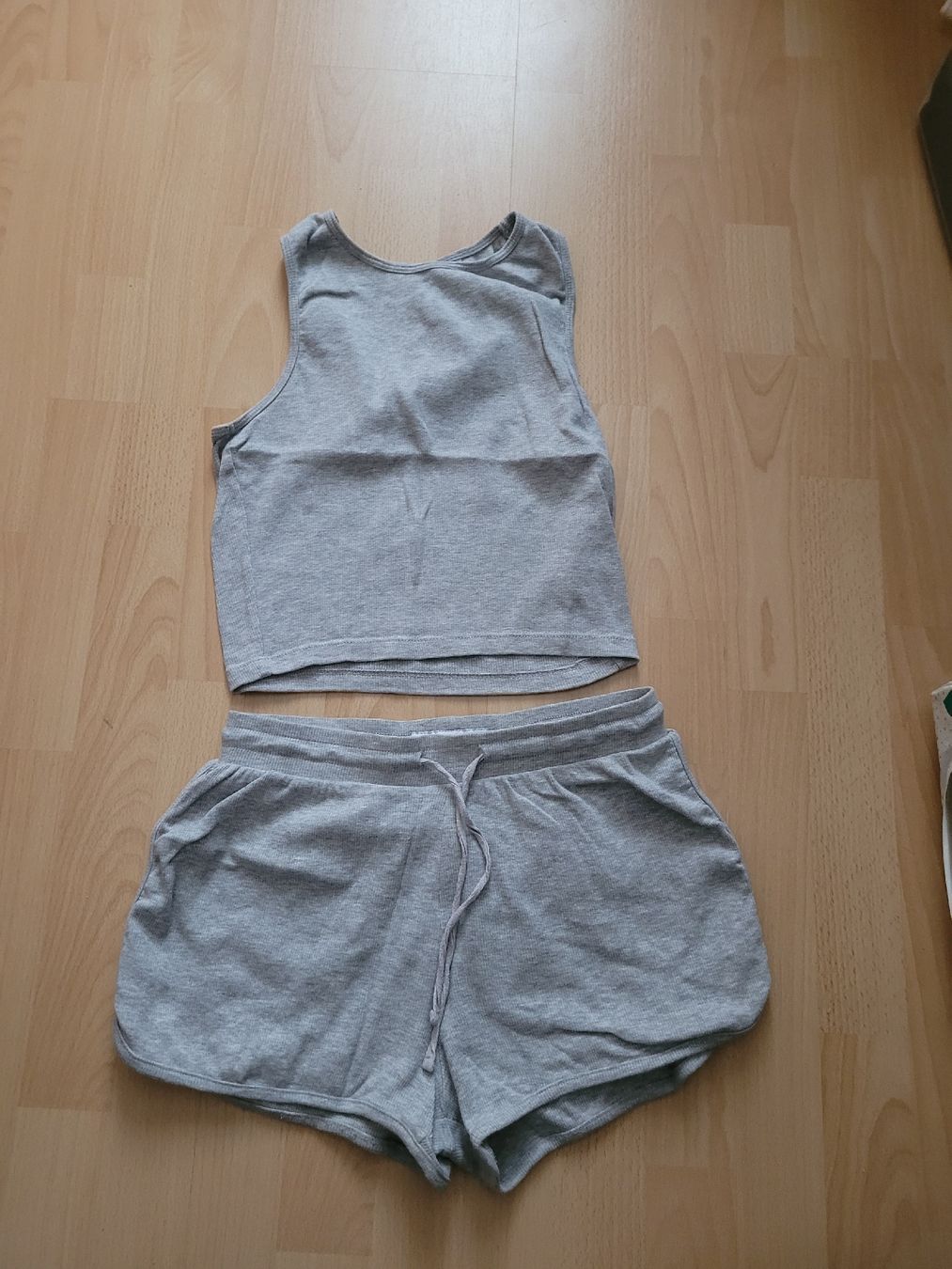 Kleiderpakete: Trainer Set gr. M – Gebraucht aus Inwil von Flower2325