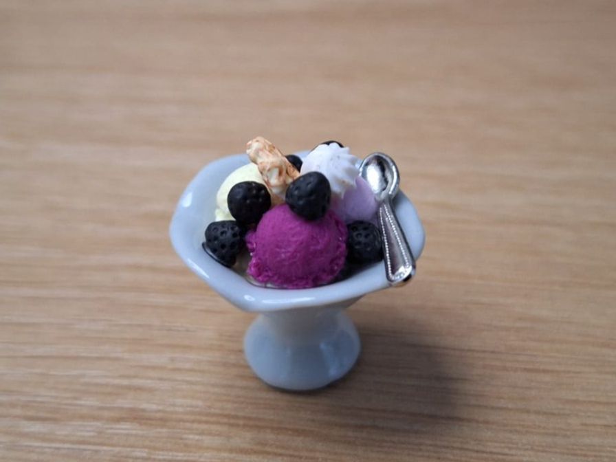 Puppenhäuser & -möbel: Handmade Coupe Eisbecher mit Brombeeren, Keramik Eisbecher – Neu (gemäss Beschreibung) aus Zürich von HandmadeTinyFood 3