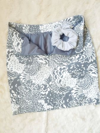 ROCK JUPE 36 S HALOGEN FLORALES DESIGN + HAARGUMMI SEIDE TOP