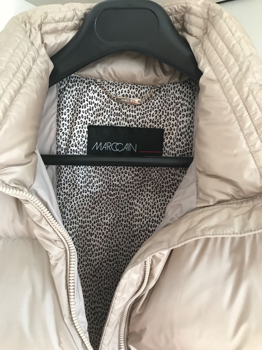 Marc Cain Gilet & Giacche senza maniche: Marc Cain Daunenweste, GoldBeige/hellcamel/warm stone, Gr. 3 – Usato da Niederteufen venduto da mix18