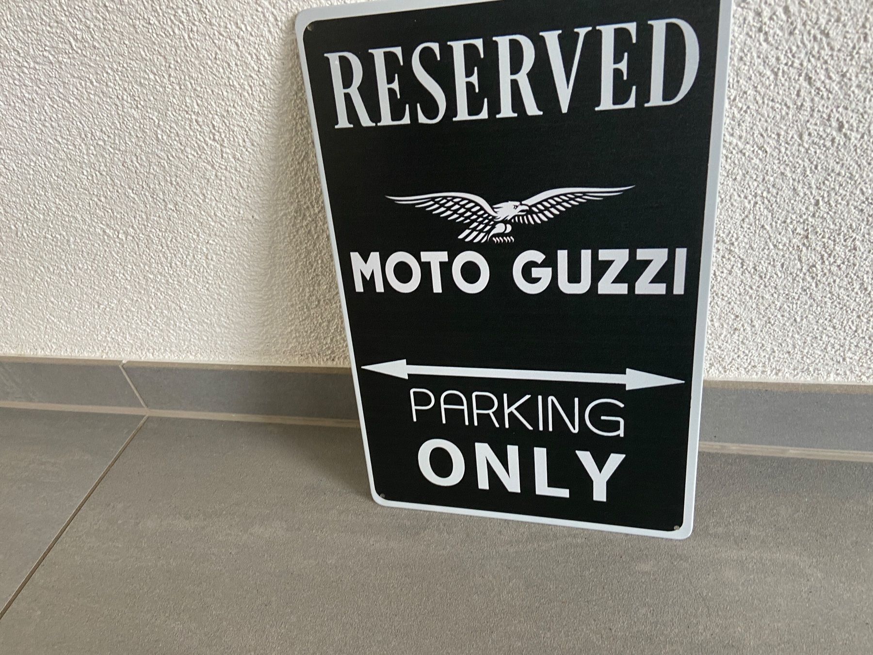 Insegne: Vintage Blechschild RESERVED MOTO GUZZI – Nuovo e nell'imballaggio originale da Seon venduto da Aaargauer01 6