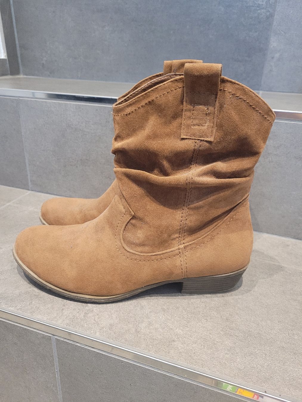 Chaussures femmes: Coole Wildlederlook Stiefeletten, Gr. 40 – Neuf (Voir description) à Bennau par Moonshine_68