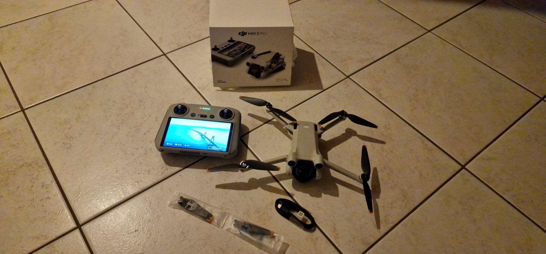 DJI Modellismo RC: DJI Mini 3 Pro inkl. (RC) – Nuovo (secondo la descrizione) da Bätterkinden venduto da Sstivo 1