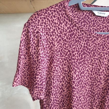 🐸 VISKOSE BLUSE / T-SHIRT S LEO MUSTER VON B YOUNG