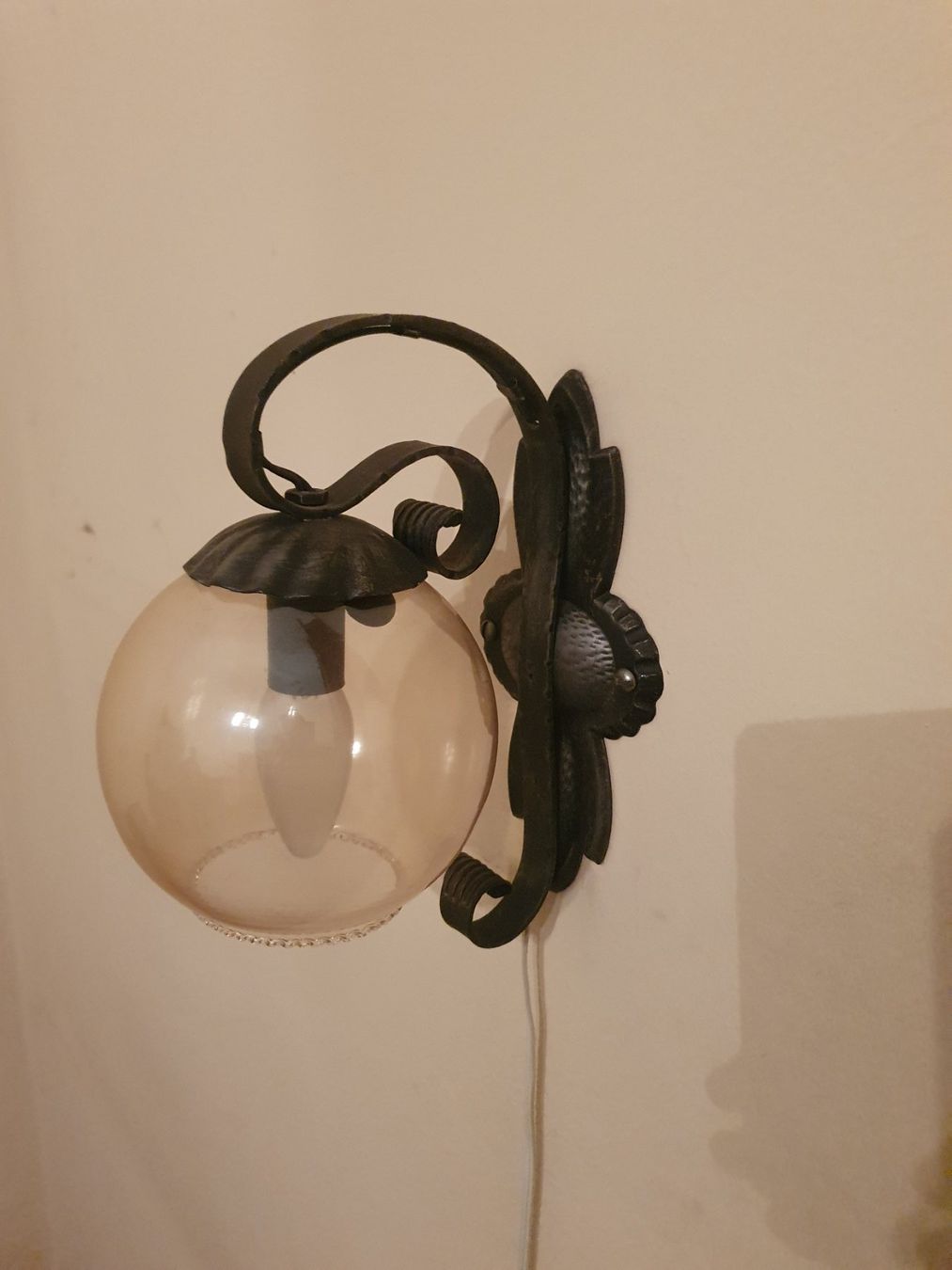Lampade: Lampada da parete in ferro battuto – Usato da Vernate venduto da nma_77kf 1