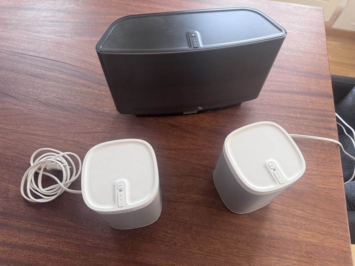 Sonos Lautsprecher: Sonos Set 2x Play1, 1x Play 5 – Gebraucht aus Mettmenstetten von roemer300