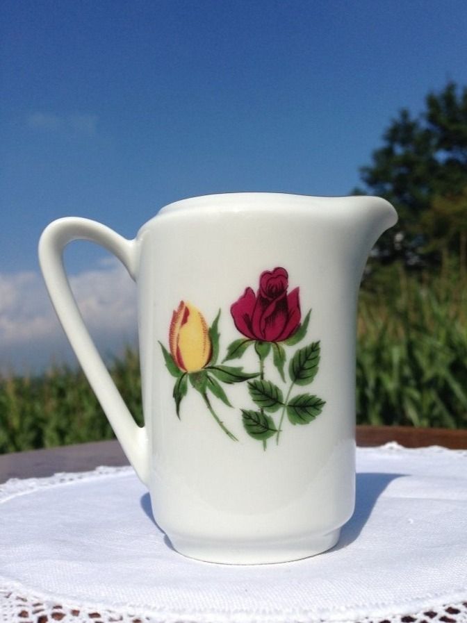 Kahla Karaffen: KAHLA  Cremier  Milchkrügli 60ties Rosenmotiv Vintage – Gebraucht aus Subingen von Etageren 1