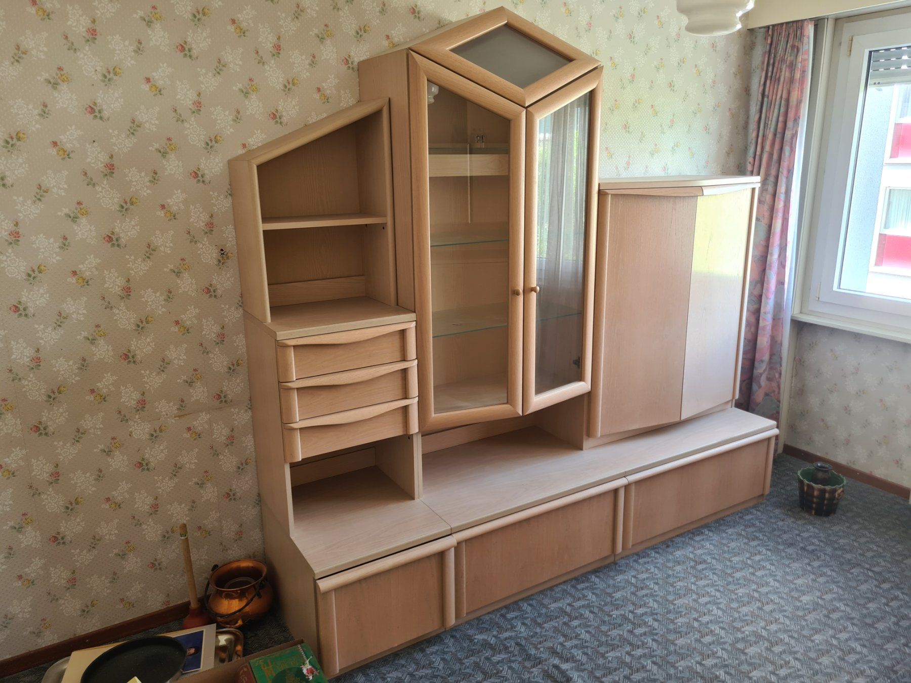 Vitrinen: Grand buffet vintage avec vitrine et rangement – Gebraucht aus Monthey von 187-zeroo 7