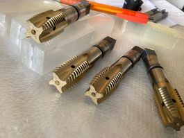 M20 - 6H HSS Gewindebohrer TiN, 4 Stück, mit Innenkühlung