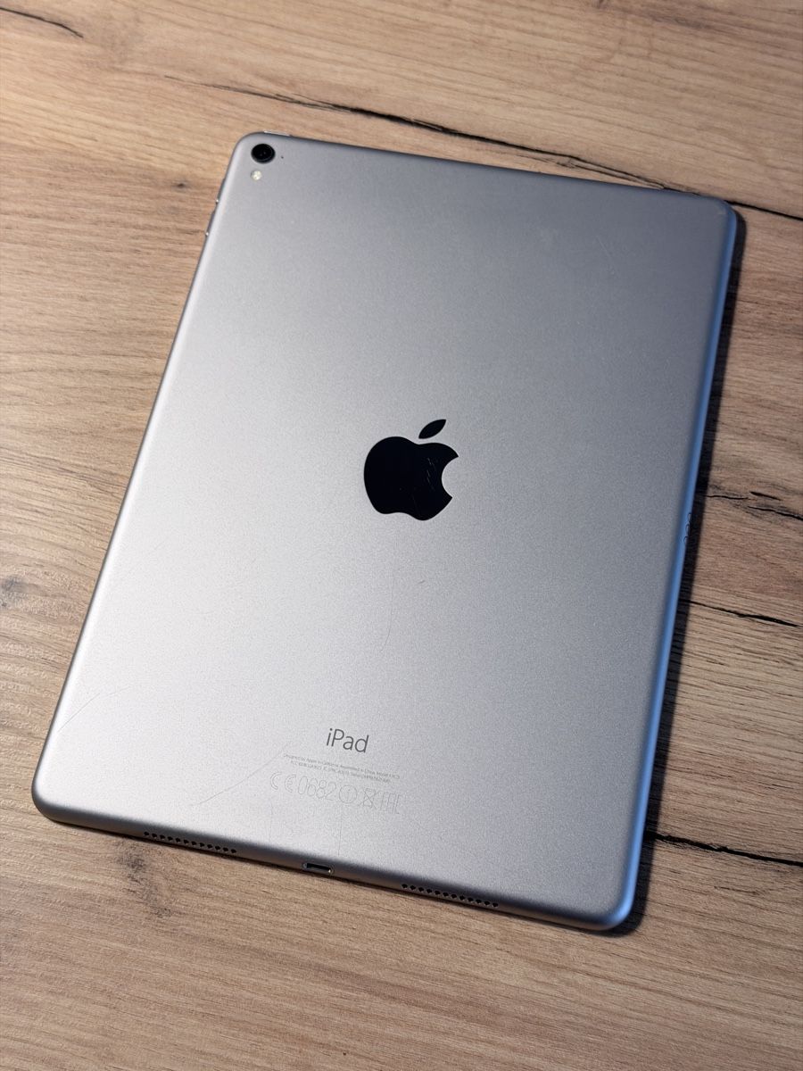 Apple Tablet PC: Apple iPad Pro 9.7" WLAN 32GB Space Gray incl. Case – Usato da Waldkirch venduto da ItaloFam 2