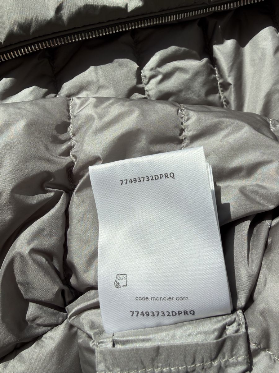 Moncler Jacken: Moncler Poiliot – Gebraucht aus Meilen von Zurich_Glam 3