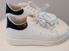 Weisse Sneaker