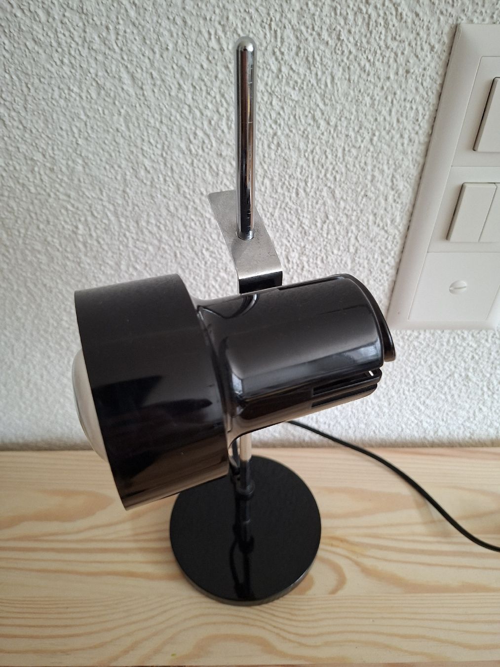 Lampade: vintage schwarze Lampe aus Kunststoff – Usato da Basel venduto da Lovintage 2