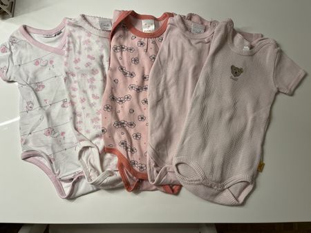5 rosa Kurzarmbodies Gr. 62/ 62-68