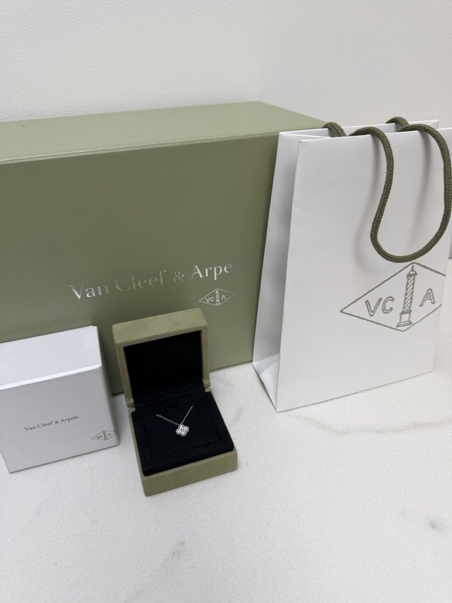 Van Cleef Colliers: VCA Sweet Alhambra w diamonds – Neuf avec emballage d'origine à Vacallo par kellyyy