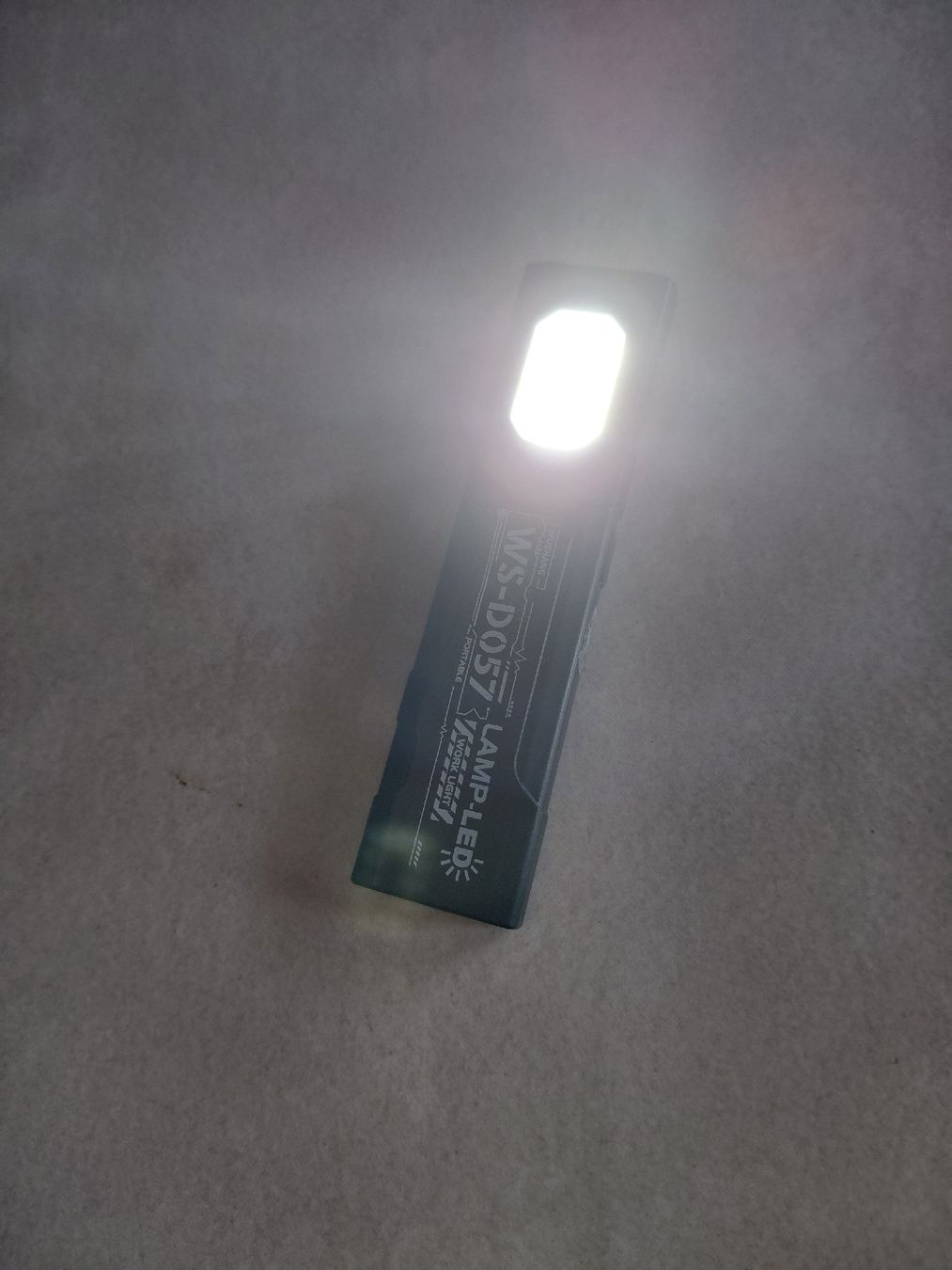 Lampade: Arbeitslampe wiederaufladbar – Nuovo e nell'imballaggio originale da Bütschwil venduto da fredi1970 1