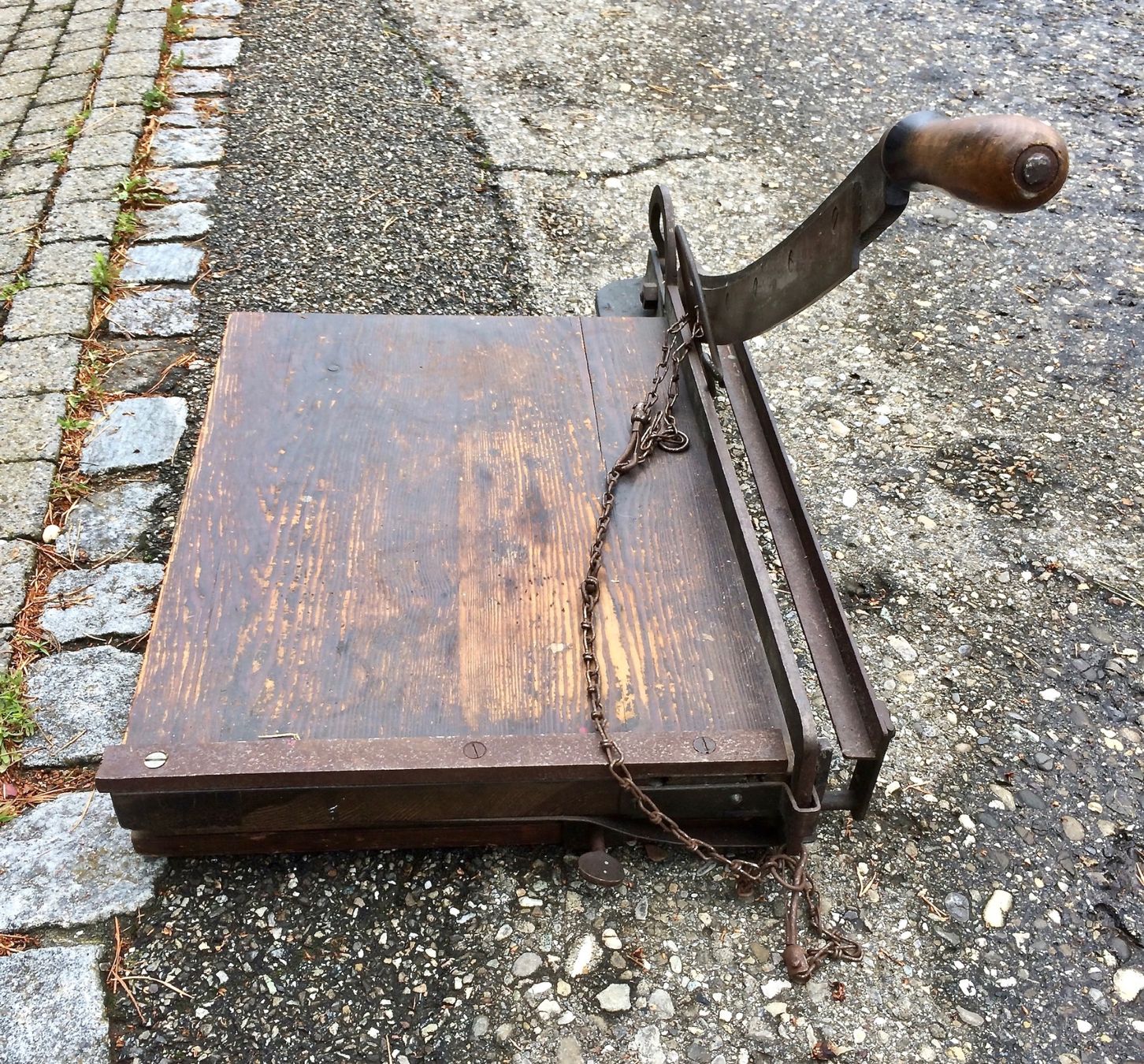 Tutte le macchine: antike Papier Schneidemaschine – Usato da Stüsslingen venduto da Ideur1 3