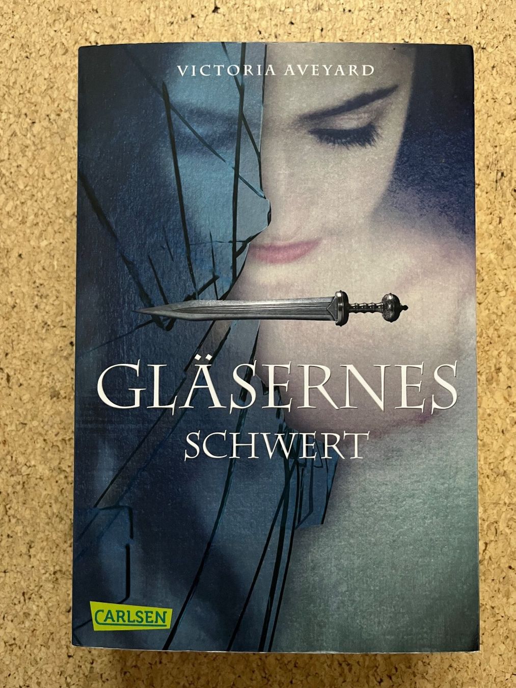 Libri: Dickes Taschenbuch "Gläsernes Schwert", Victoria Aveyard – Usato da Grosswangen venduto da Vita500