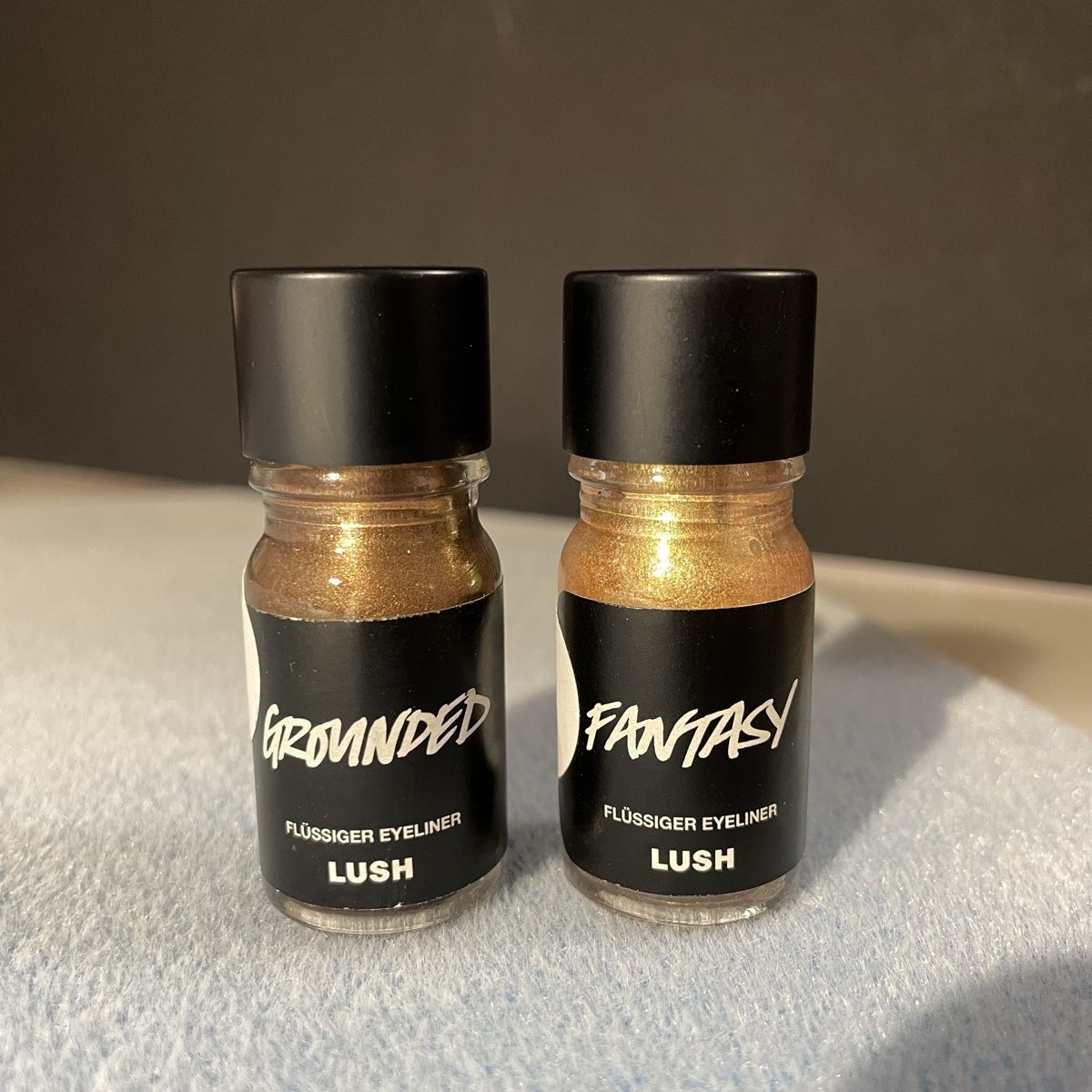 Make-up: Lush Flüssiger Eyeliner grounded & fantasy – Nuovo (secondo la descrizione) da Bellach venduto da Dreamer2501