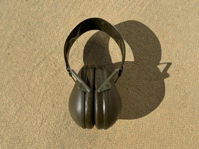 Protezione per viso e udito: Schweizer Militär - Gehörschutz - Pamir – Usato da Biberstein venduto da Lou13lou 2