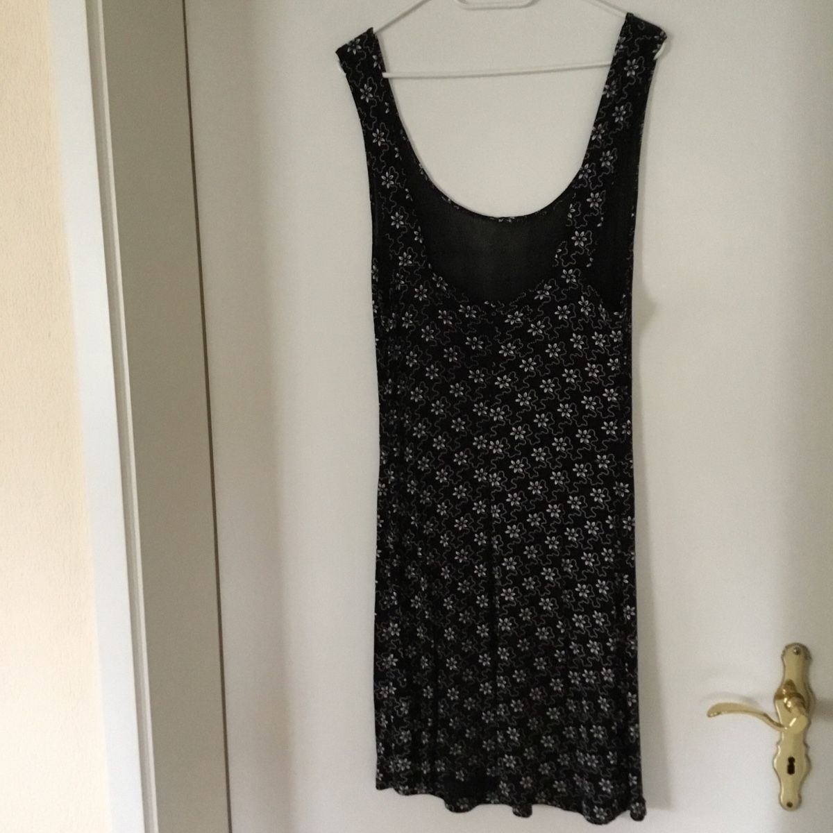 Kleider: Sommerkleid schwarz mit weissem Blumenmuster – Gebraucht aus Uitikon-Waldegg von Dmelchionna 1