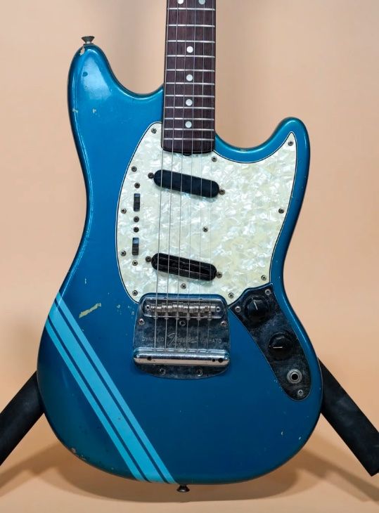 Fender Strumenti musicali: Fender Mustang 1968 Competition Burgundy – Usato da Rorbas venduto da Lachmuths 5