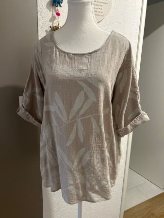 Damen Blusenshirt beige mit Blattmuster Gr. M