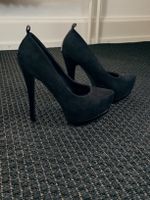 Schwarze Plateau Pumps / High Heels Wildleder-Optik