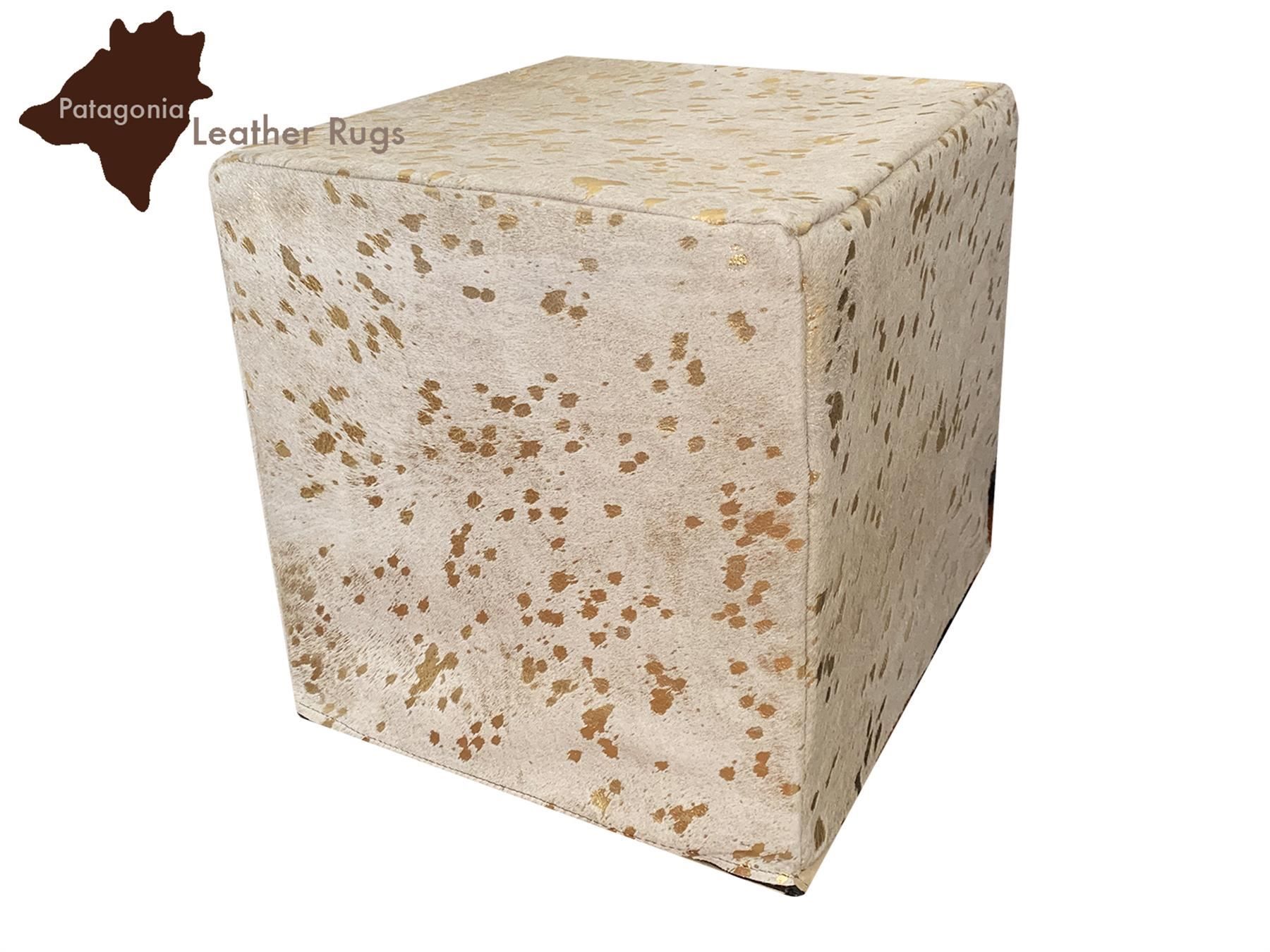 Sgabelli: Kuhfell Hocker Gold/White – Nuovo e nell'imballaggio originale da Arbedo venduto da patagonialeatherrugs