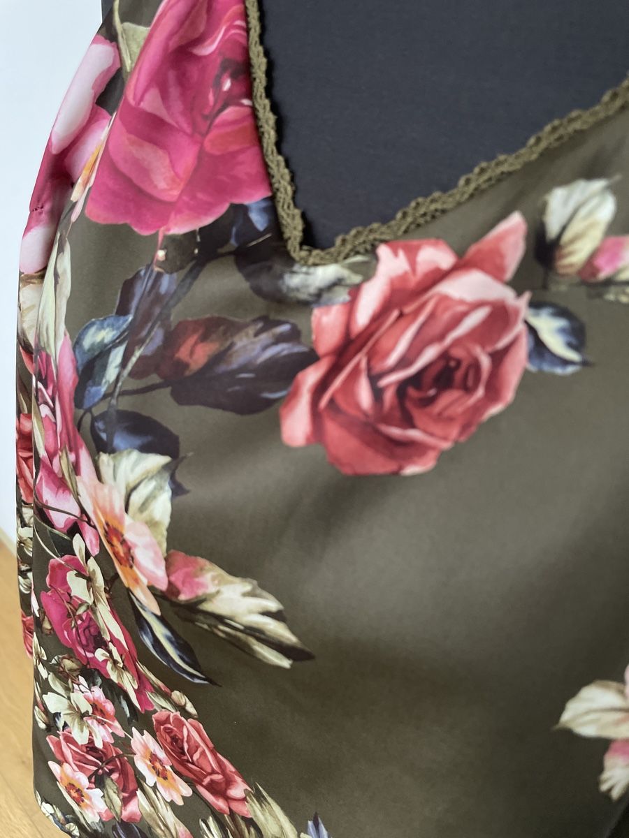 Tops: Blumiges Top in Khaki Gr. S – Gebraucht aus Grenchen von M_ina 2
