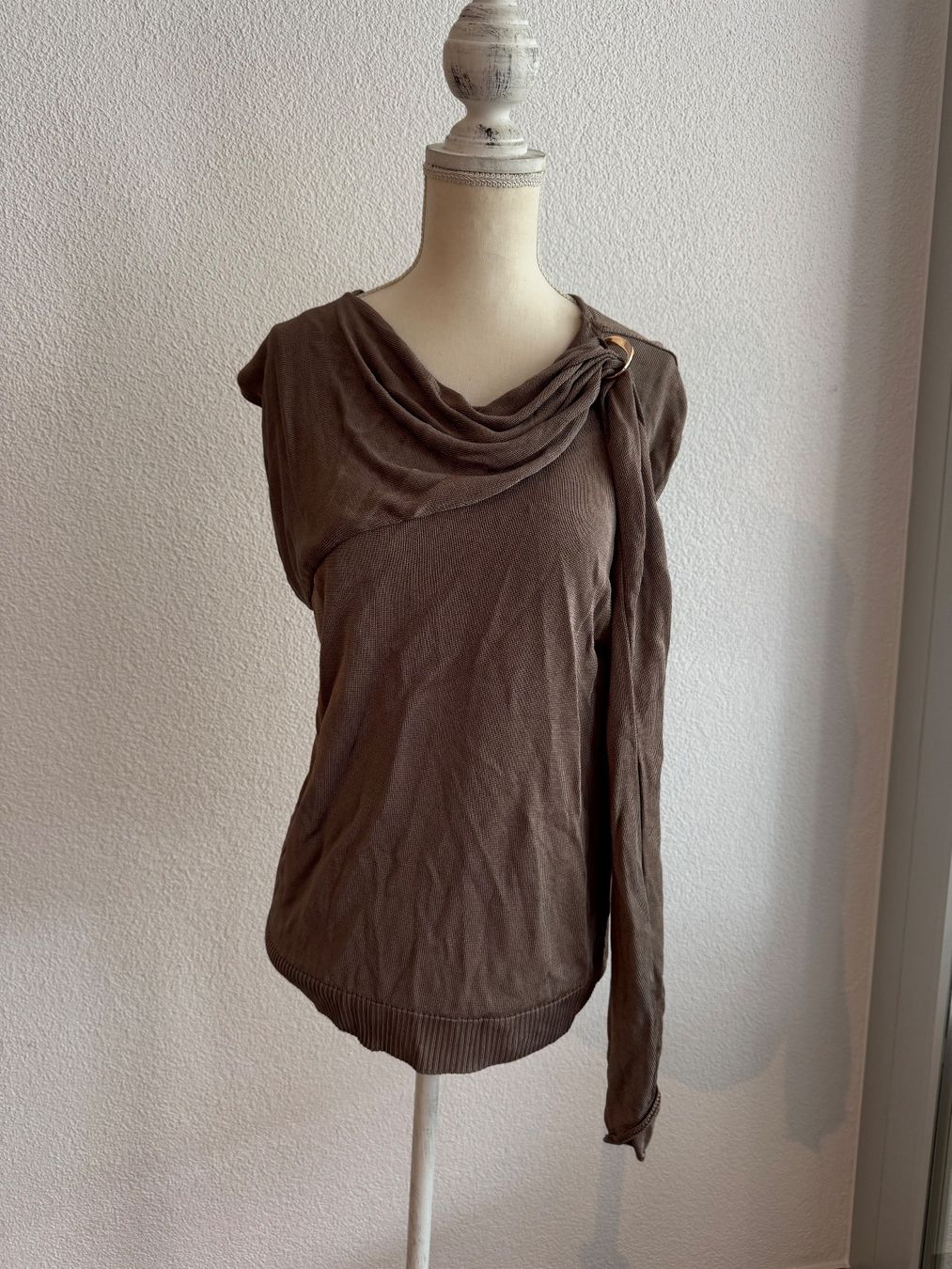 Zara T-shirt: Brauner Feinstrick Pullover mit Drapierung, Grösse L – Usato da Zug venduto da azr_gst2