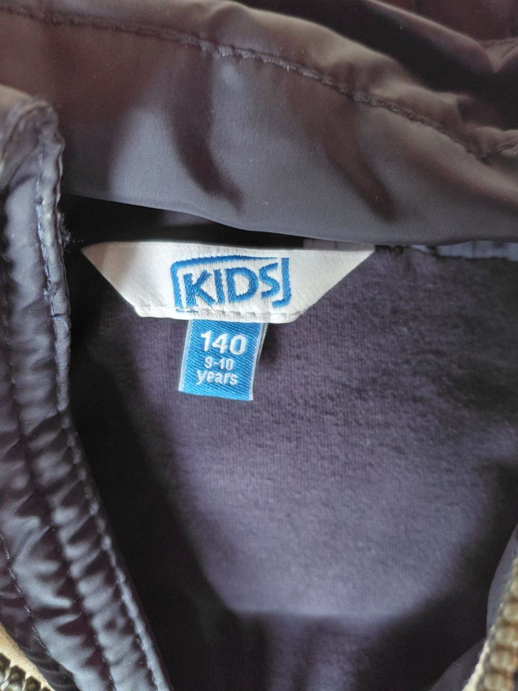 Altro abbigliamento per bambino: gefütterte Weste Gr. 140 – Usato da Turgi venduto da aprilhexxe 1