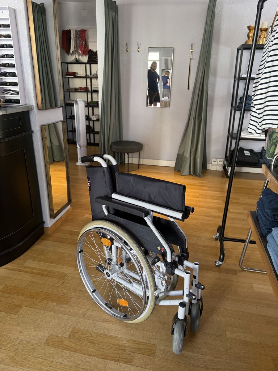 Rollstühle: Rollstuhl – Gebraucht aus Erlenbach ZH von Karinsylvester 1