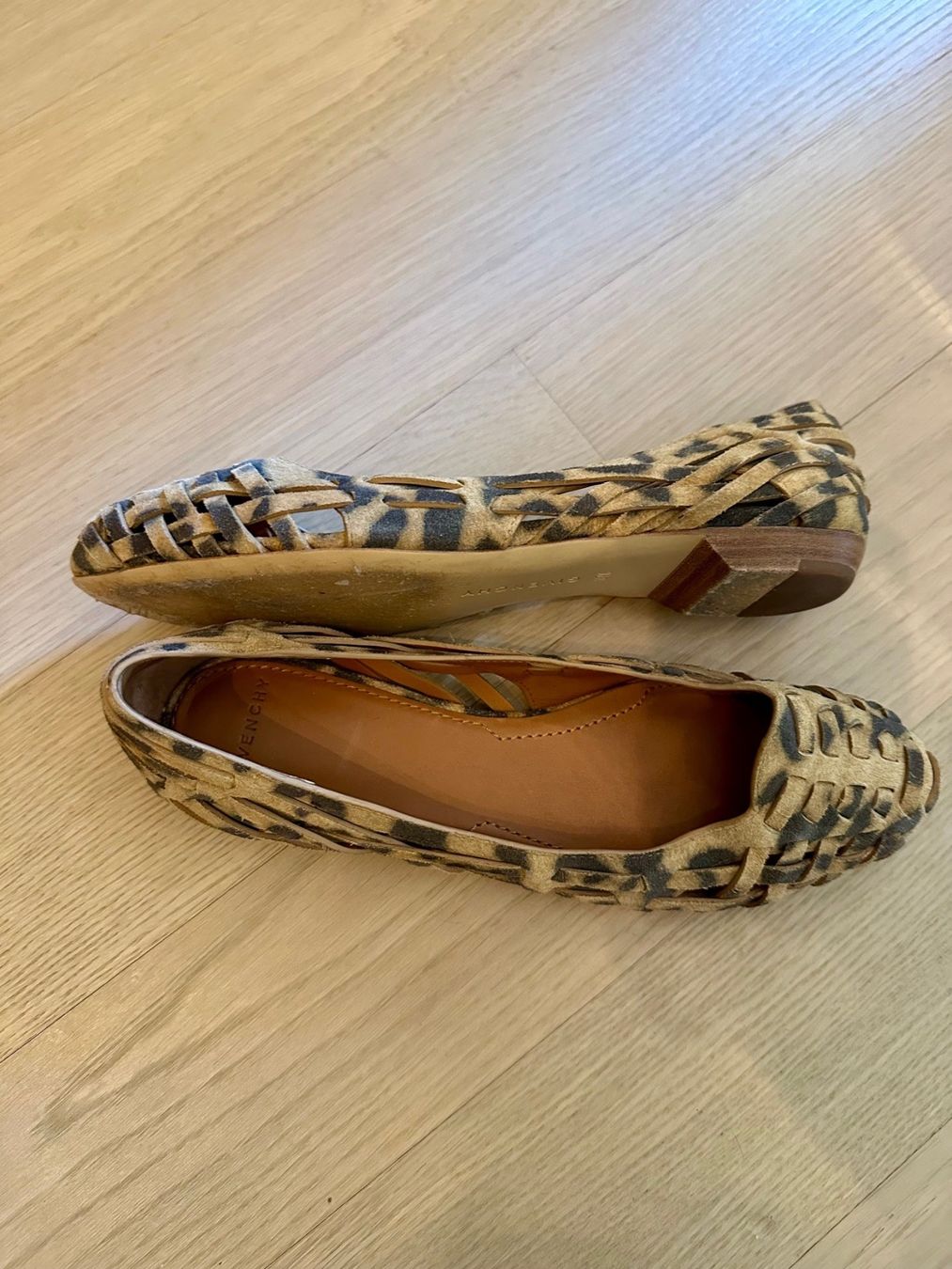 Givenchy Scarpe da donna: Givenchy shoes – Usato da Dallenwil venduto da ZD2019 1